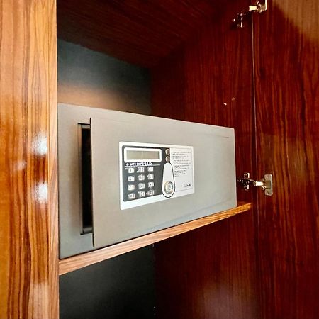 Royal Studio Apartment With A Perfect View - Yamaluxe Bucharest Exterior photo
