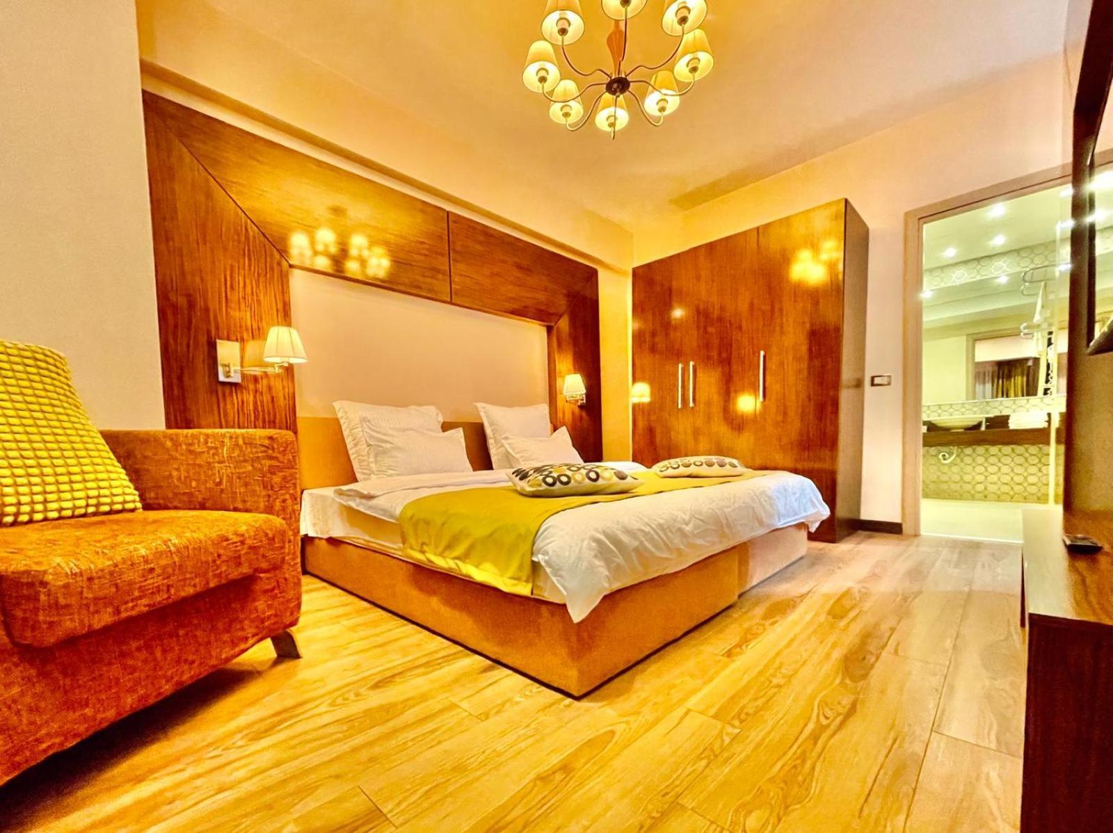 Royal Studio Apartment With A Perfect View - Yamaluxe Bucharest Exterior photo