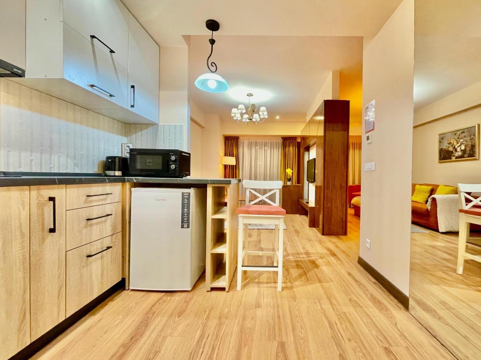 Royal Studio Apartment With A Perfect View - Yamaluxe Bucharest Exterior photo