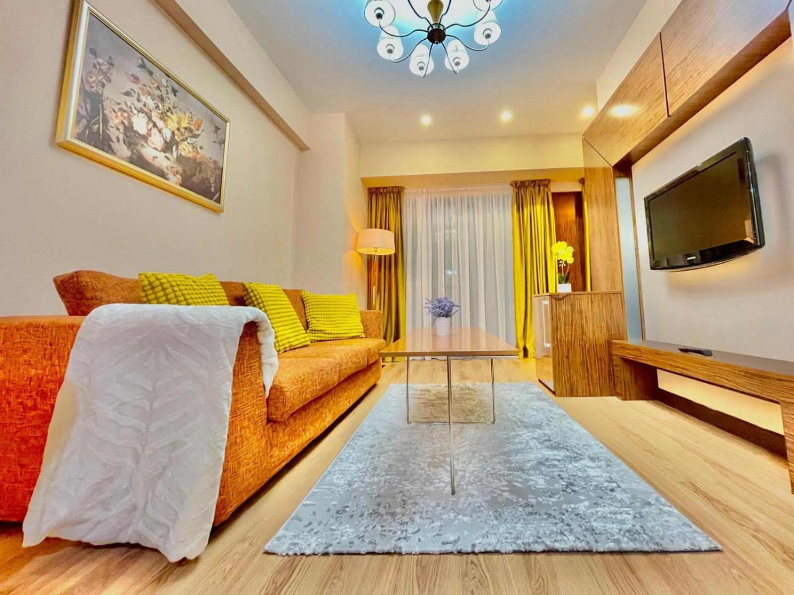 Royal Studio Apartment With A Perfect View - Yamaluxe Bucharest Exterior photo