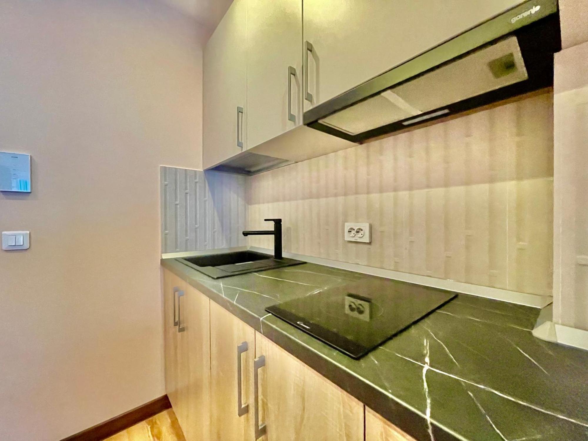 Royal Studio Apartment With A Perfect View - Yamaluxe Bucharest Exterior photo